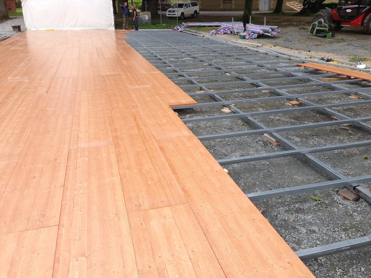 Parquet vernis auto-portant sur rail